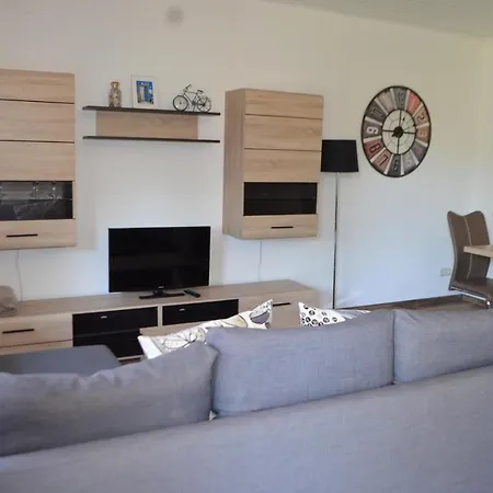 Yacht Im Schiffehaus